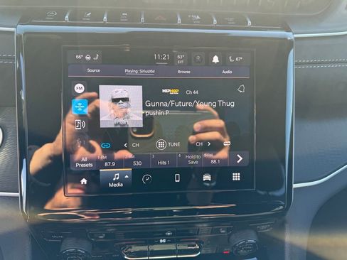 New 2025 Jeep Grand Cherokee Altitude image 19