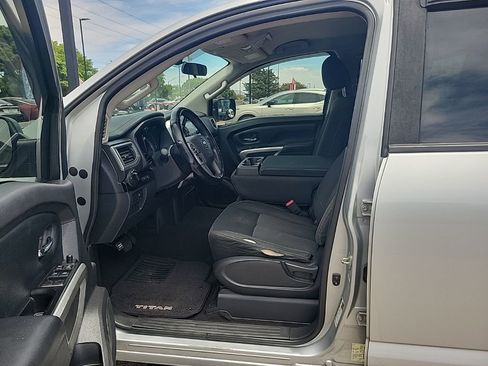 Used 2017 Nissan Titan SV AWD/4WD image 10