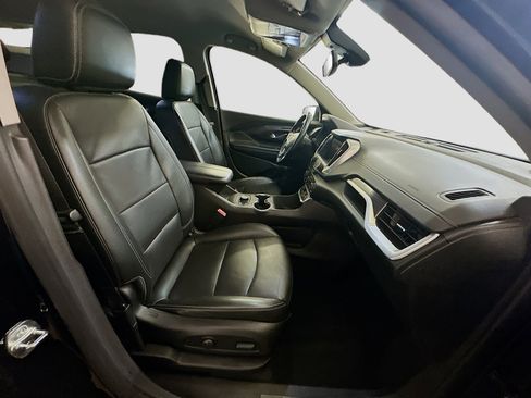 Used 2024 GMC Terrain SLT image 32