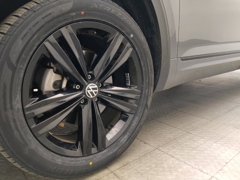 Used 2023 Volkswagen Atlas Cross Sport SEL R-Line AWD/4WD image 31