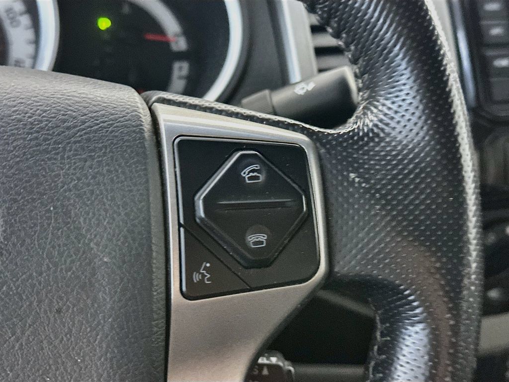 Used 2015 Toyota Tacoma 4x4 Access Cab V6 w/ TRD Sport Package image 27