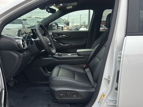 Used 2025 Chevrolet Equinox LT w/ Convenience Package II image 12