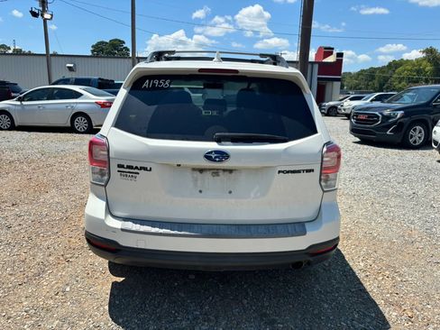 Used 2018 Subaru Forester 2.5i Premium w/ Popular Package #2A AWD/4WD image 3
