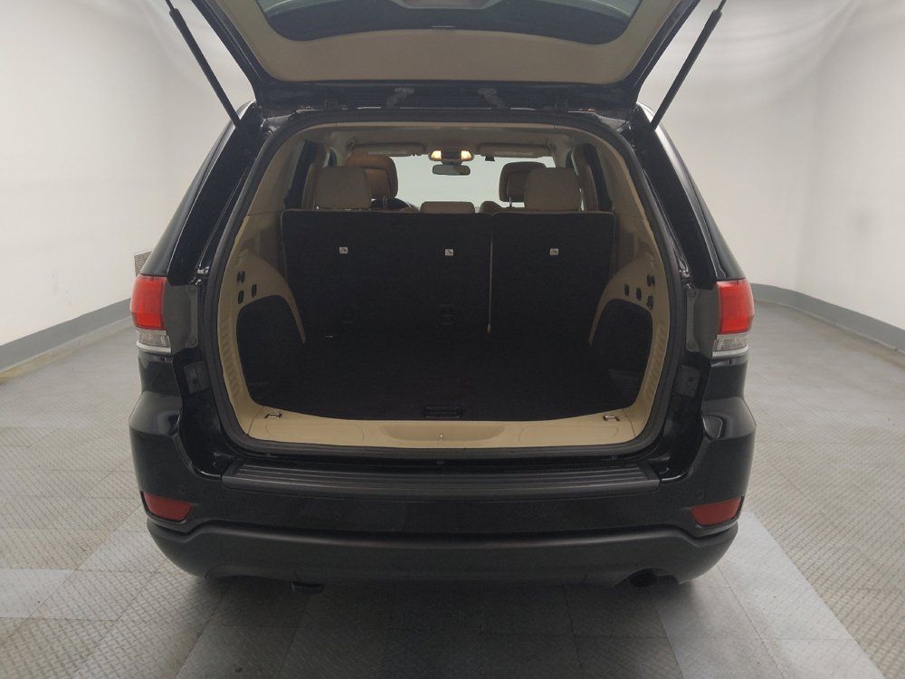 Used 2019 Jeep Grand Cherokee Laredo AWD/4WD image 29