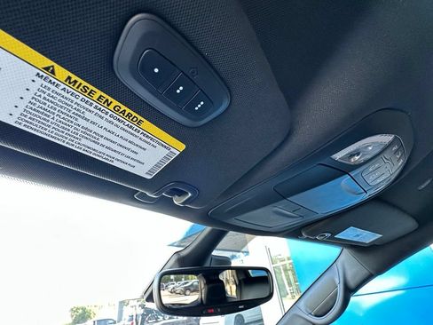 Used 2025 Chrysler Pacifica Select FWD image 40