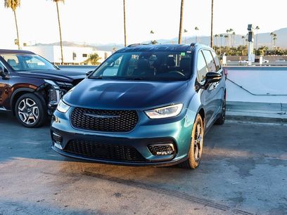 Used 2025 Chrysler Pacifica Limited