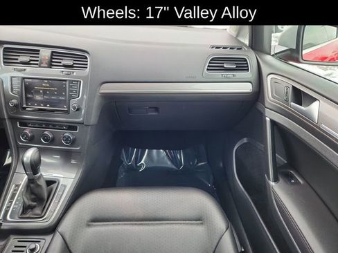 Used 2017 Volkswagen Golf Alltrack S image 23