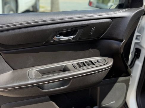 Used 2013 GMC Acadia SLT image 13