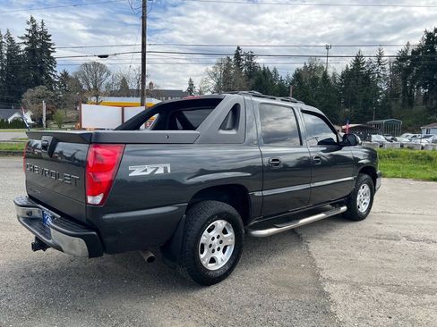 Used 2005 Chevrolet Avalanche Z71 w/ Sun And Sound Package AWD/4WD image 14