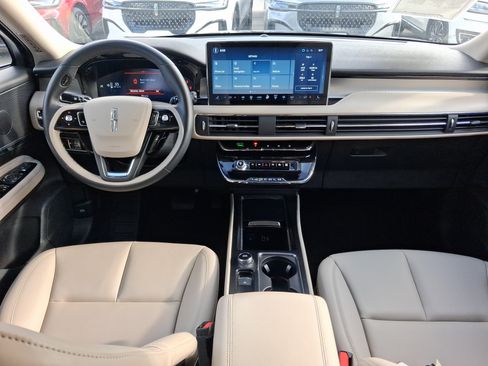 Certified 2025 Lincoln Corsair FWD image 7