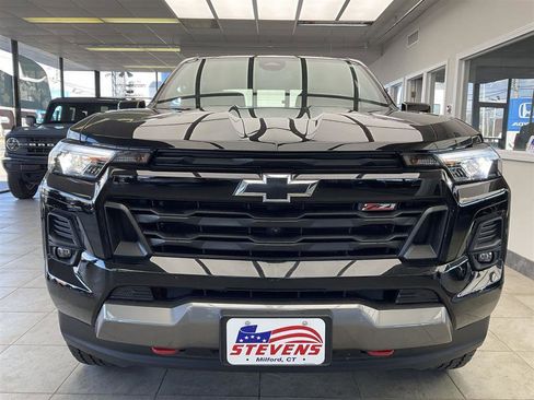 Used 2024 Chevrolet Colorado Z71 w/ Z71 Convenience Package 2 image 2