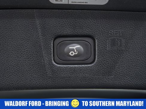 Used 2019 Ford Edge Titanium w/ Cold Weather Package image 10