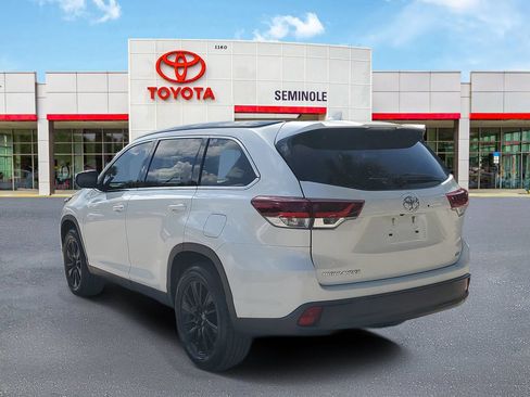 Used 2019 Toyota Highlander SE FWD image 4
