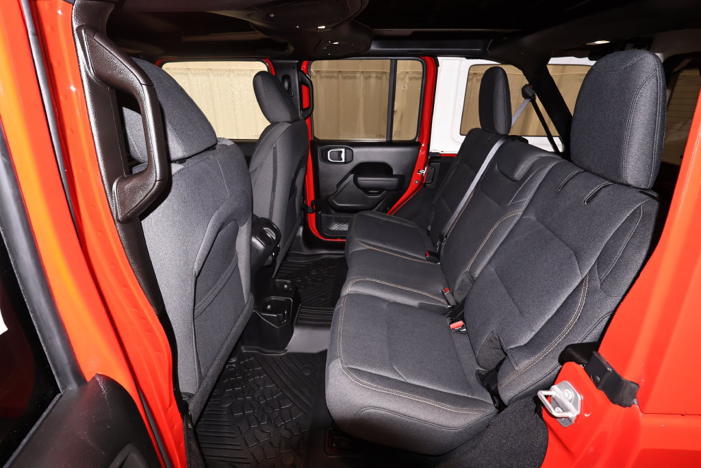 Used 2025 Jeep Wrangler Unlimited Sport AWD/4WD image 15
