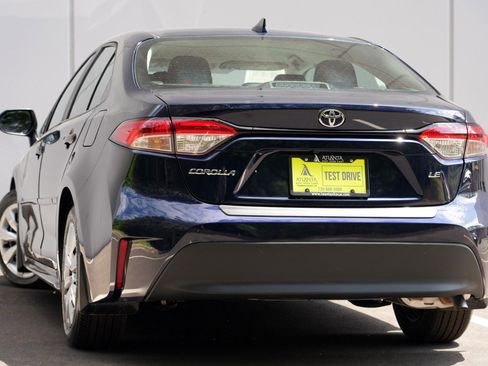 Used 2025 Toyota Corolla LE FWD image 5