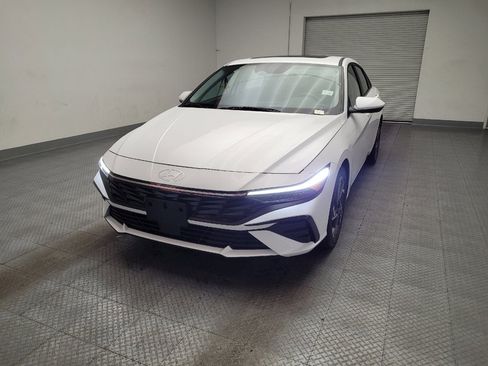 Used 2025 Hyundai Elantra SEL FWD image 15