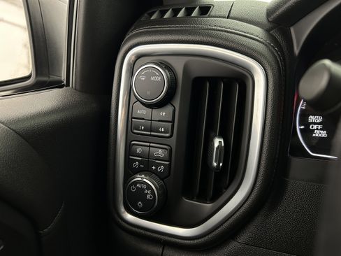 Used 2020 Chevrolet Silverado 1500 LT Trail Boss AWD/4WD image 12