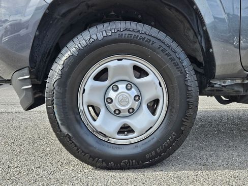 Used 2018 Toyota Tacoma SR AWD/4WD image 11