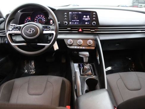 Used 2021 Hyundai Elantra SE w/ Cargo Package image 2