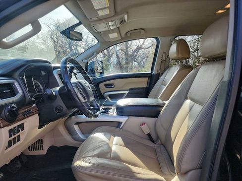 Used 2016 Nissan Titan SL image 19