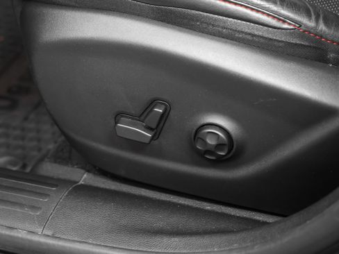 Used 2015 Jeep Cherokee Trailhawk w/ Comfort/Convenience Group AWD/4WD image 26