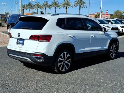 Certified 2022 Volkswagen Taos SE image 6