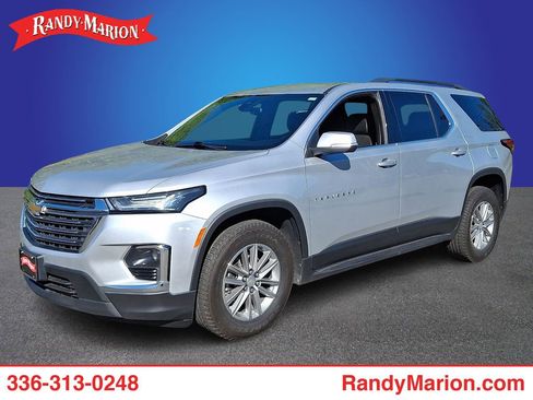 Used 2022 Chevrolet Traverse LT AWD/4WD image 1