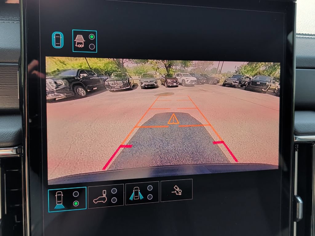 Used 2025 GMC Yukon XL Denali AWD/4WD image 22