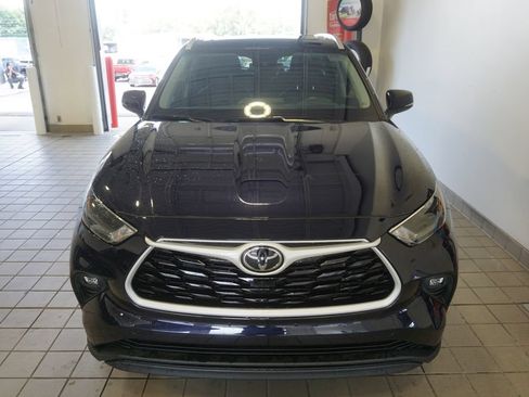 Used 2025 Toyota Highlander XLE FWD image 14