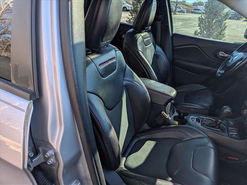 Used 2019 Jeep Cherokee Trailhawk w/ Comfort/Convenience Group image 14
