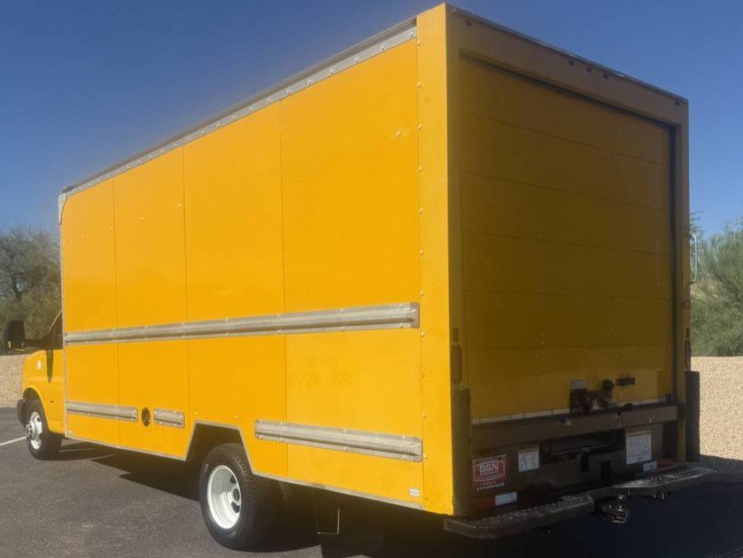 Used 2018 GMC Savana 3500 Extended w/ Driver Convenience Package RWD image 3