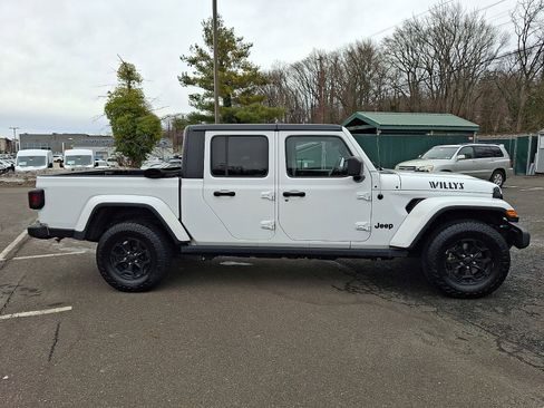 Used 2021 Jeep Gladiator Sport image 7
