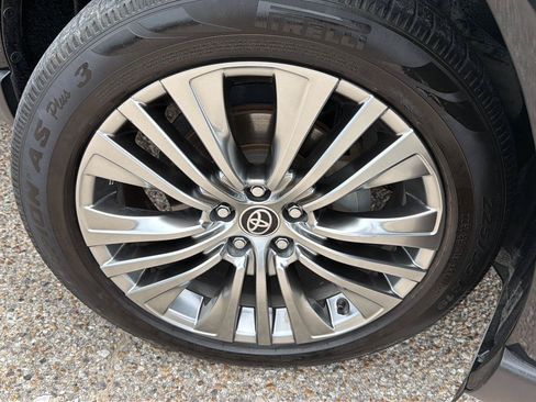 Used 2022 Toyota Venza Limited w/ Advanced Technology Package AWD/4WD image 8