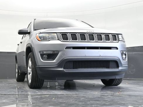 Used 2018 Jeep Compass Latitude w/ Popular Equipment Group AWD/4WD image 26