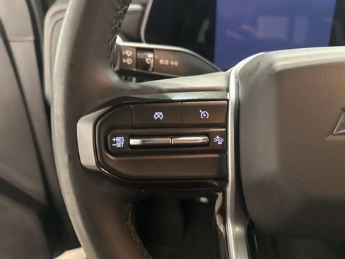 Used 2023 Chevrolet Colorado LT w/ LT Convenience Package II AWD/4WD image 16