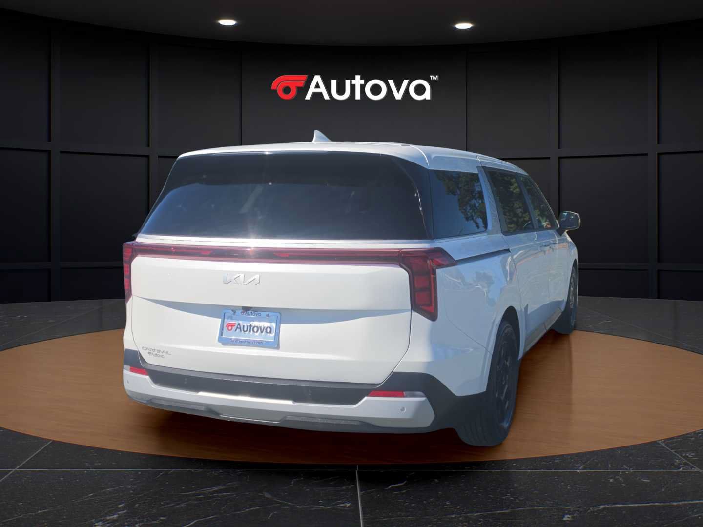 Used 2025 Kia Carnival FWD image 5