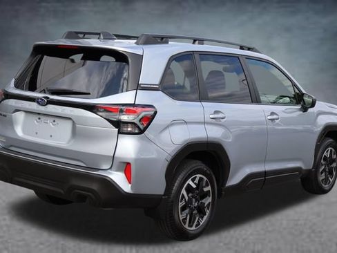 Certified 2025 Subaru Forester Premium w/ Convenience Package #1 AWD/4WD image 4