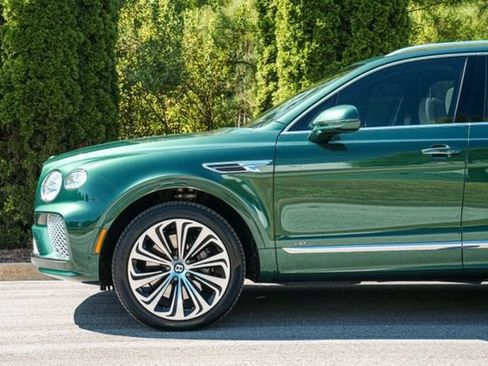 Used 2022 Bentley Bentayga AWD/4WD image 10