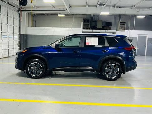 Used 2024 Nissan Rogue SV w/ SV Premium Package FWD image 15