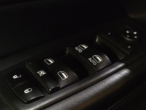 Used 2018 Jeep Grand Cherokee Limited image 27