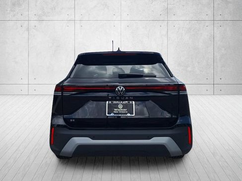 Used 2026 Volkswagen Tiguan SE w/ Panoramic Sunroof Package FWD image 6