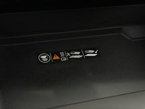 Used 2025 Chevrolet Suburban High Country AWD/4WD image 18