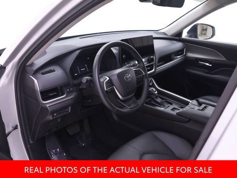 Used 2025 Toyota Grand Highlander FWD image 3