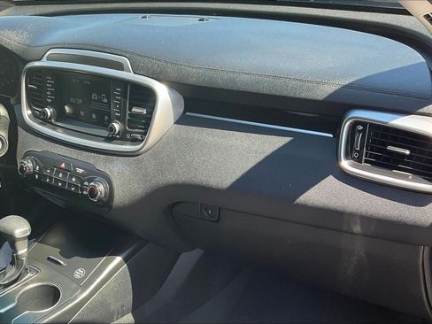 Used 2019 Kia Sorento AWD image 24