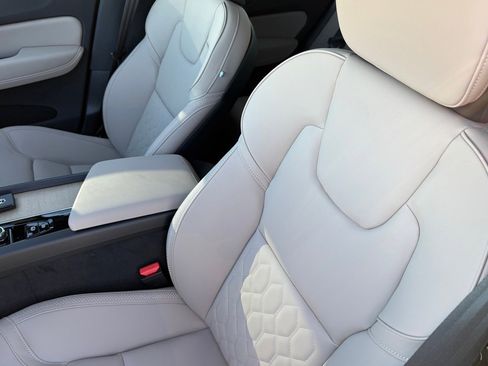 New 2026 Volvo XC60 B5 Core w/ Protection Package Premier image 20