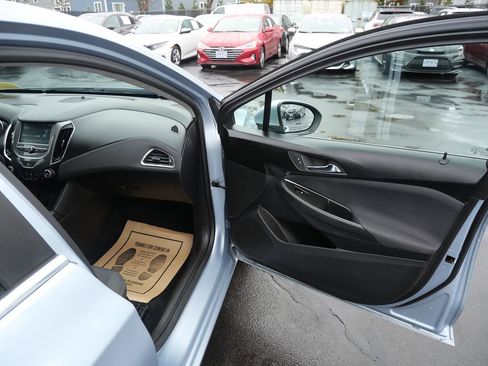 Used 2017 Chevrolet Cruze LT w/ Convenience Package image 20