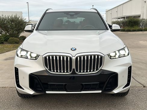 Certified 2025 BMW X5 xDrive40i w/ M Sport Package image 11