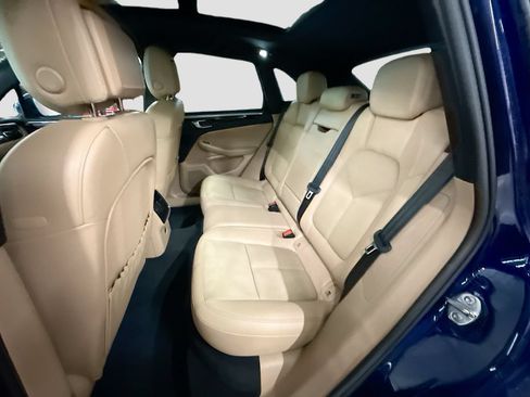 Used 2022 Porsche Macan AWD/4WD image 25