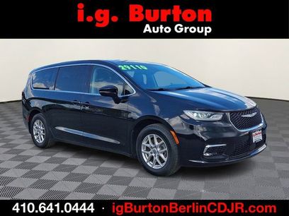 Used 2024 Chrysler Pacifica Touring-L