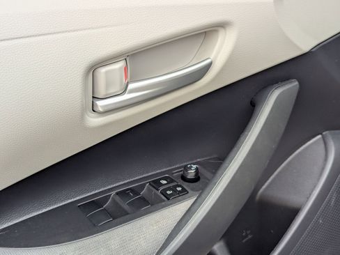 Used 2021 Toyota Corolla LE w/ Carpet Mat Package (TMS) image 12